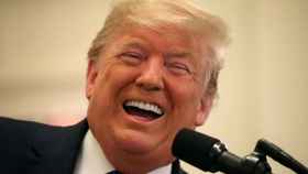 Donald Trump se ríe, en una imagen de archivo / EE