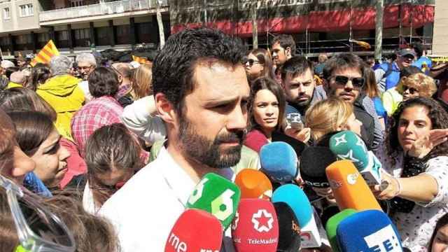 El presidente del Parlament, Roger Torrent, en la manifestación a favor de los políticos encarcelados