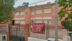 Fachada de la escuela Carles BuÏgas, en Cerdanyola del Vallès