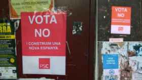 Imagen de los carteles del PSC, Ciudadanos y PP en favor del 'no' al referéndum colgados en La Jonquera (Girona) / CG