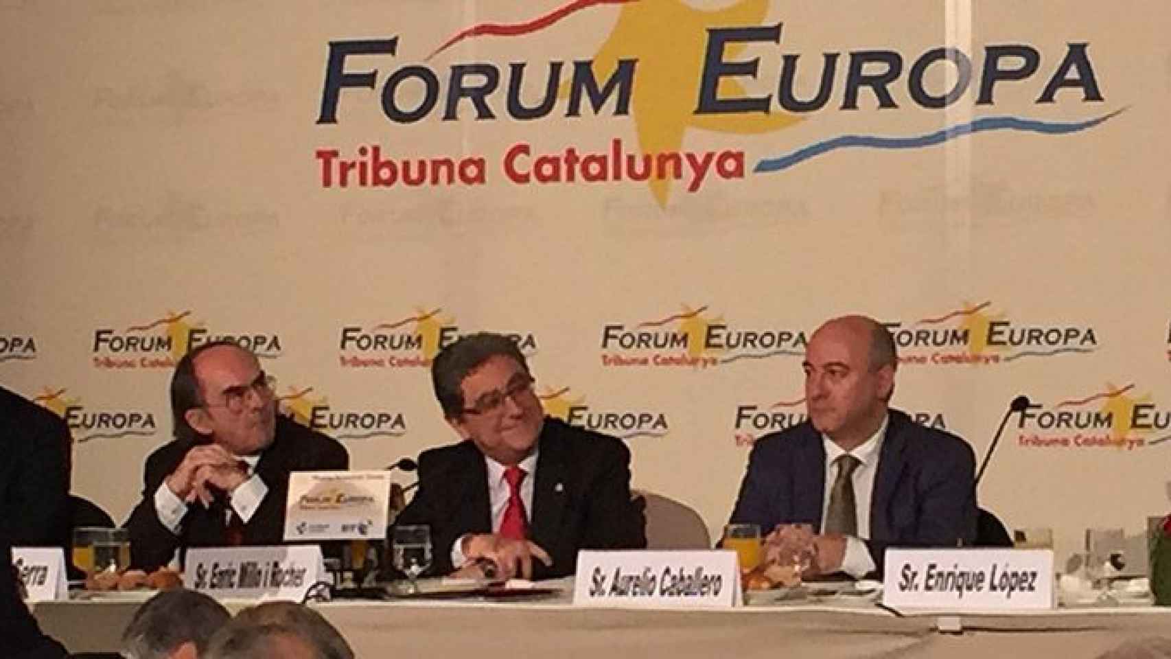 El delegado del Gobierno en Cataluña, Enric Millo (en el centro) durante una conferencia en Barcelona / CG