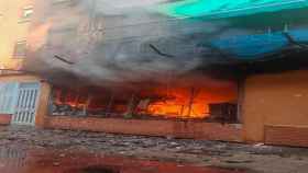 La okupa del local incendiado en Sant Adrià tiene Síndrome de Diógenes / BOMBERS