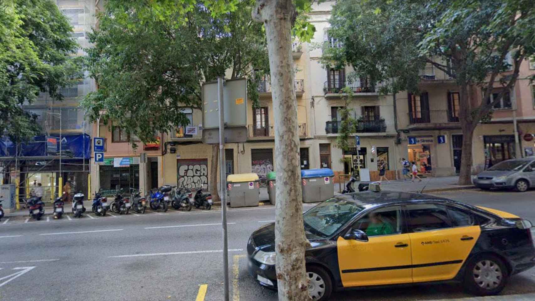 Calle Castillejos, donde el ladrón escaló la fachada y agredió a los ocupantes de un piso / GOOGLE MAPS