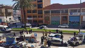El coche patrulla de la Guardia Urbana volcado en L'Hospitalet / TWITTER
