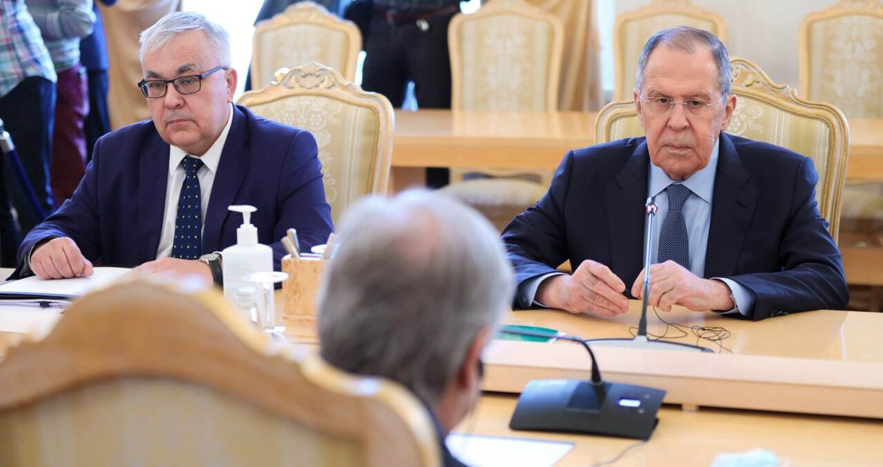 El Ministro de Asuntos Exteriores ruso, Serguéi Lavrov (d), asiste a una reunión con el secretario general de la ONU, Antonio Guterres (i), en Moscú / EP