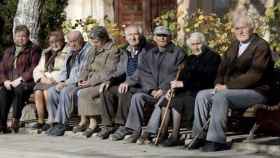 La jubilación de la generación del 'baby boom' pondrá en peligro el pago de las pensiones, según BBVA / EFE