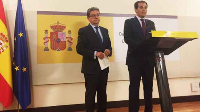El delegado del Gobierno en Cataluña, Enric Millo, junto a José Antonio Nieto, secretario de Estado de Seguridad / CG