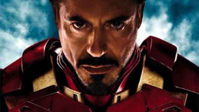 Robert Downey Jr, caracterizado como Iron Man