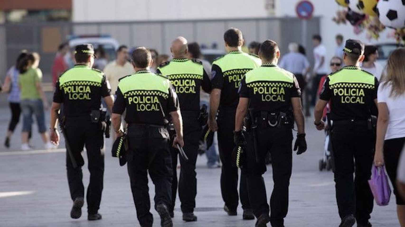Agentes de la policía local de Valencia, en una imagen de archivo / CD
