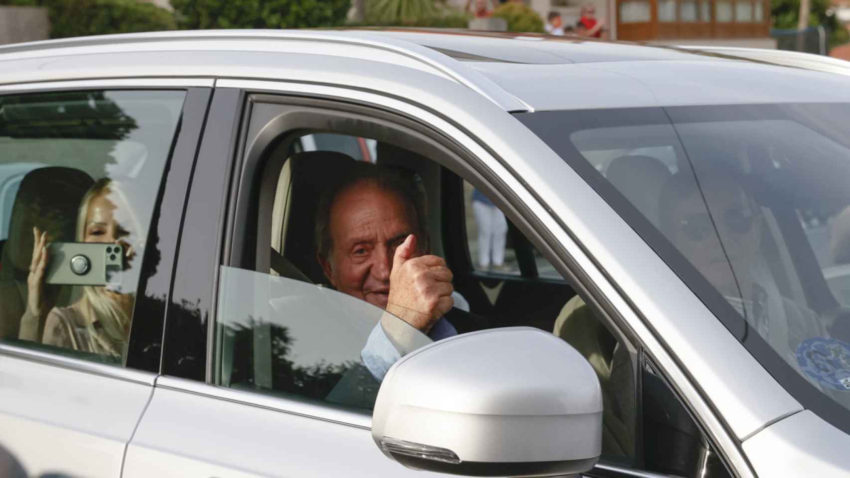 El rey Juan Carlos en coche / EFE