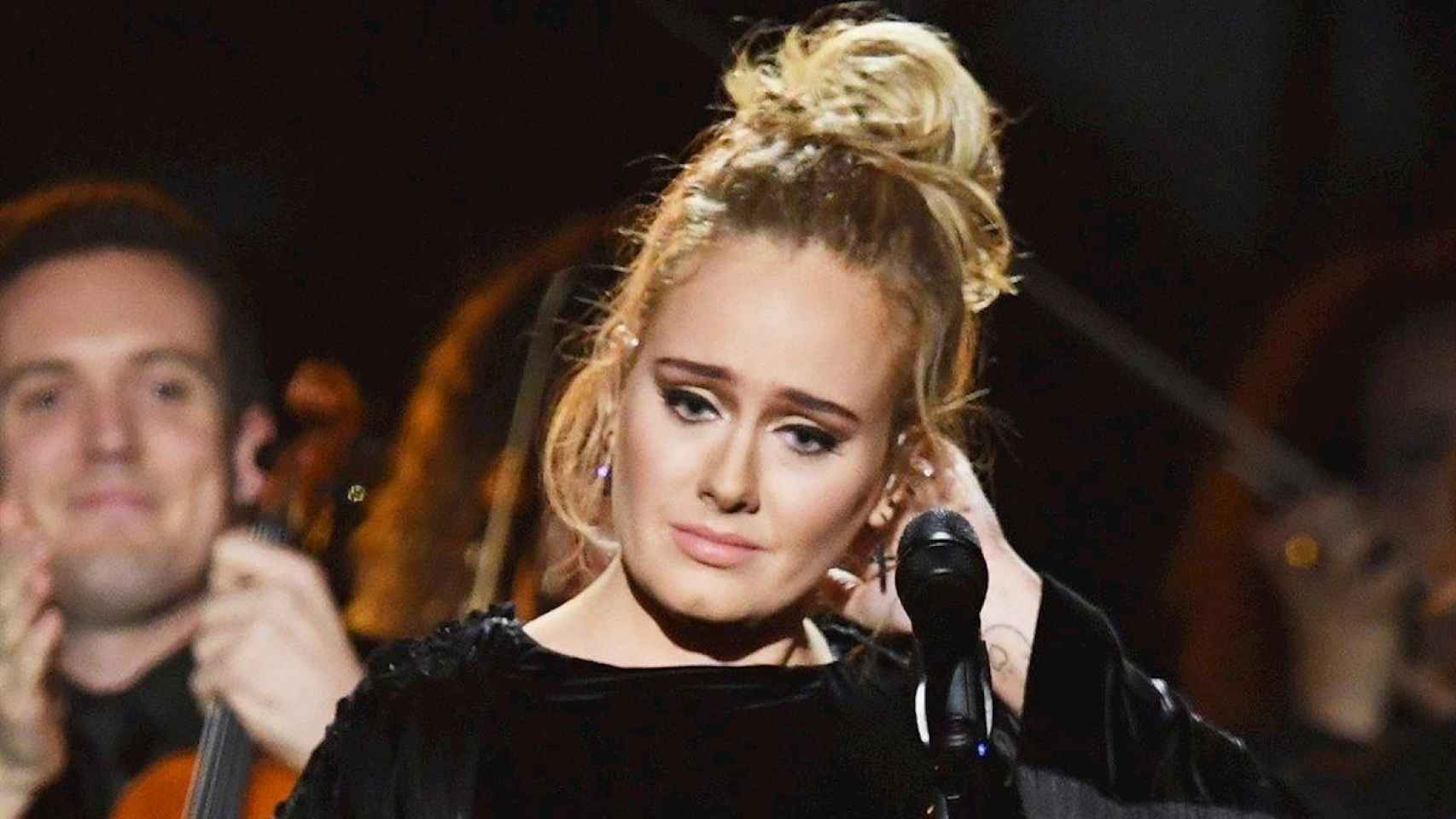 Adele, emocionada en un concierto / EP