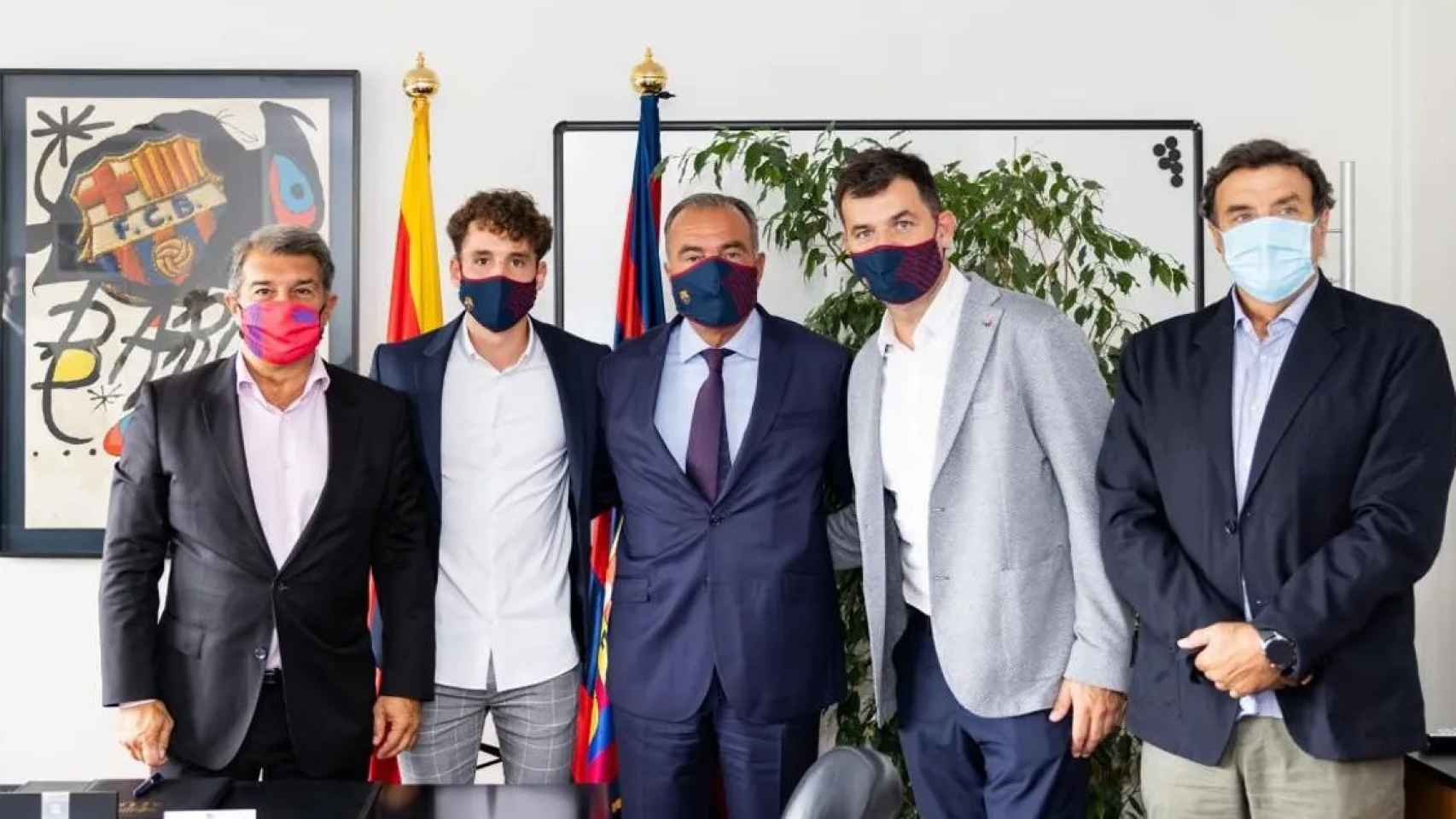La firma contractual de Orellana, junto a Laporta, Soler y Alexanko / FCB