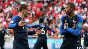 Griezmann y Mbappé celebrando un gol con Francia / EFE