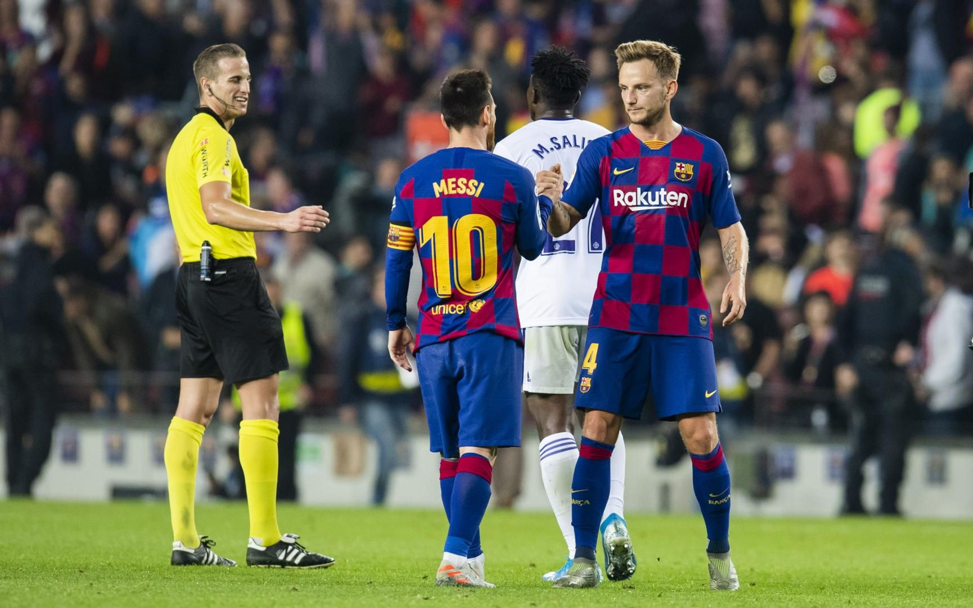 Messi agradeciéndole el pase a Ivan Rakitic / FC Barcelona