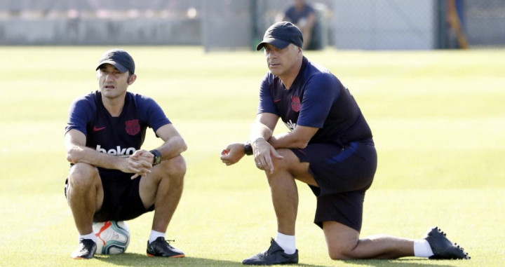 Una foto de Ernesto Valverde y Aspiazu durante un entrenamiento del Barça / FCB