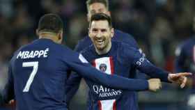 Leo Messi y Kylian Mbappé, celebrando un gol con el Paris Saint Germain / EFE