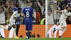 La euforia de Vinicius y Benzema, tras el tanto del francés en la victoria del Real Madrid / EFE