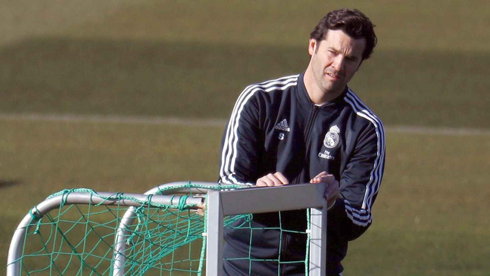 El técnico del Real Madrid, Santiago Solari, durante un entrenamiento / EFE