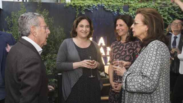 Javier Godó, Ada Colau y Ana Godó durante la fiesta que organizó el domingo pasado 'La Vanguardia' / LV