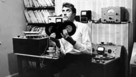 Joe Meek, productor y compositor británico, en un estudio de grabación en un documental de la BBC / BBC