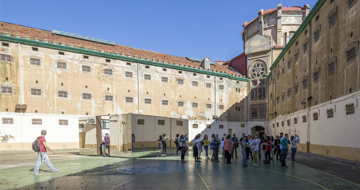 Un grupo visita la cárcel Modelo de Barcelona durante una jornada de puertas abiertas / OHB