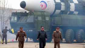 Kim Jong-Un presenta el Hwasong-17, el misil de Corea del Norte que puede atacar a casi todo el planeta - EFE/EPA/KCNA