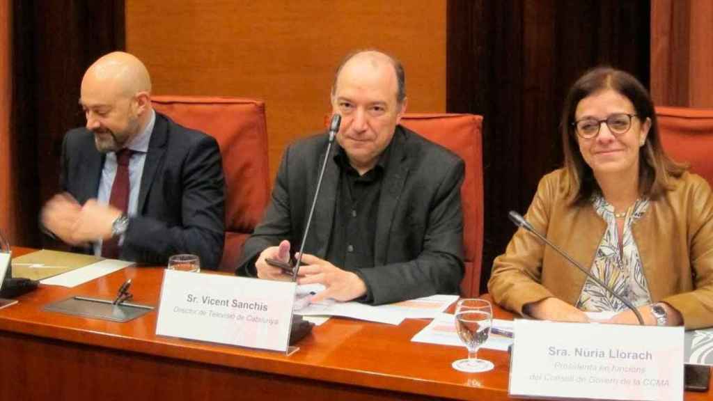 Vicent Sanchis (c), director de TV3, en el Parlamento catalán. Generalitat de Cataluña / EP