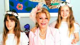 La Baronesa Thyssen en la comunión de sus hijas / Revista Hola