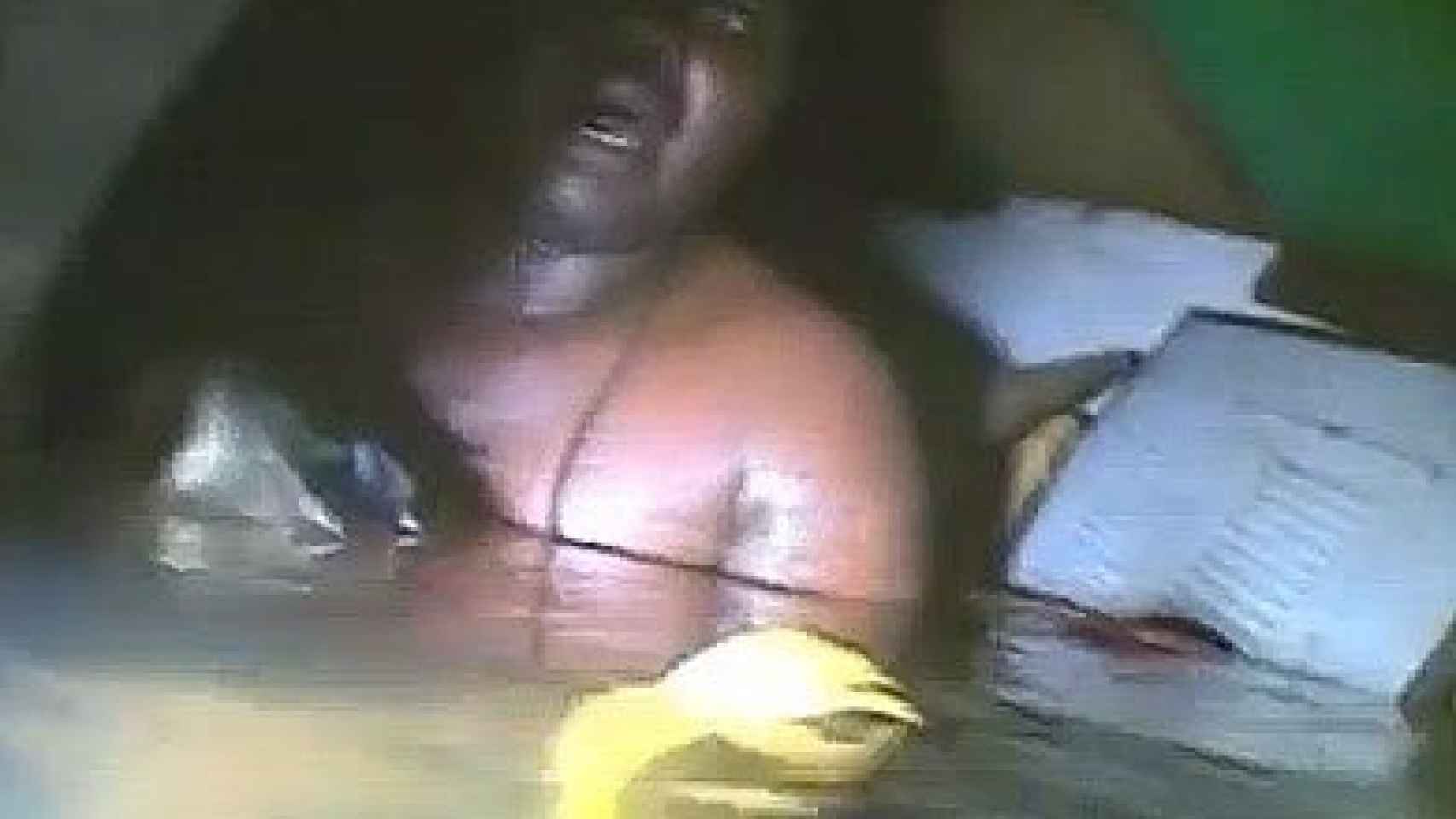 Harrison Odjegba Okene, en el momento de su rescate