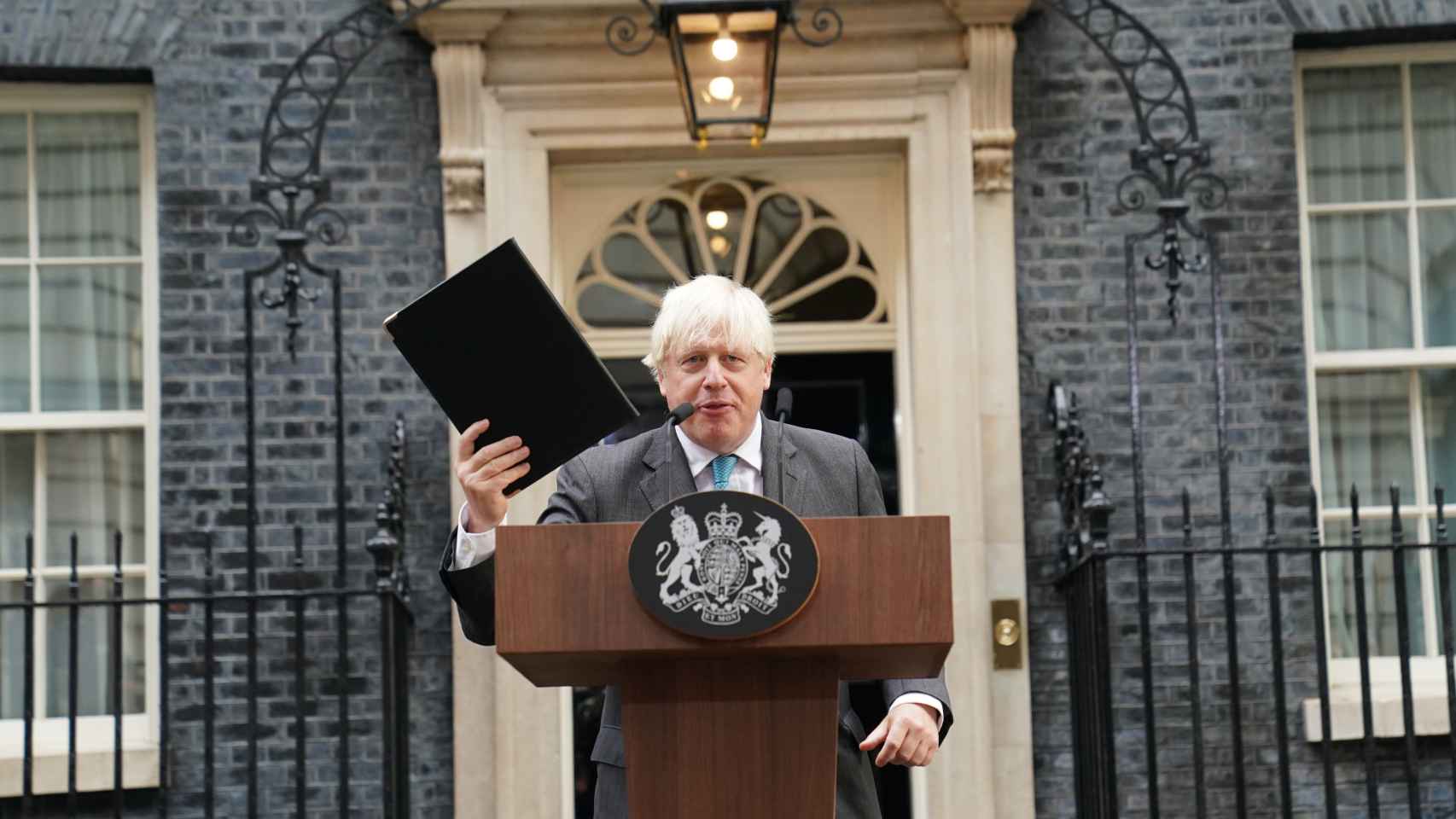 El primer ministro saliente del Reino Unido, Boris Johnson, pronuncia un discurso frente al número 10 de Downing Street, en Londres / EUROPA PRESS