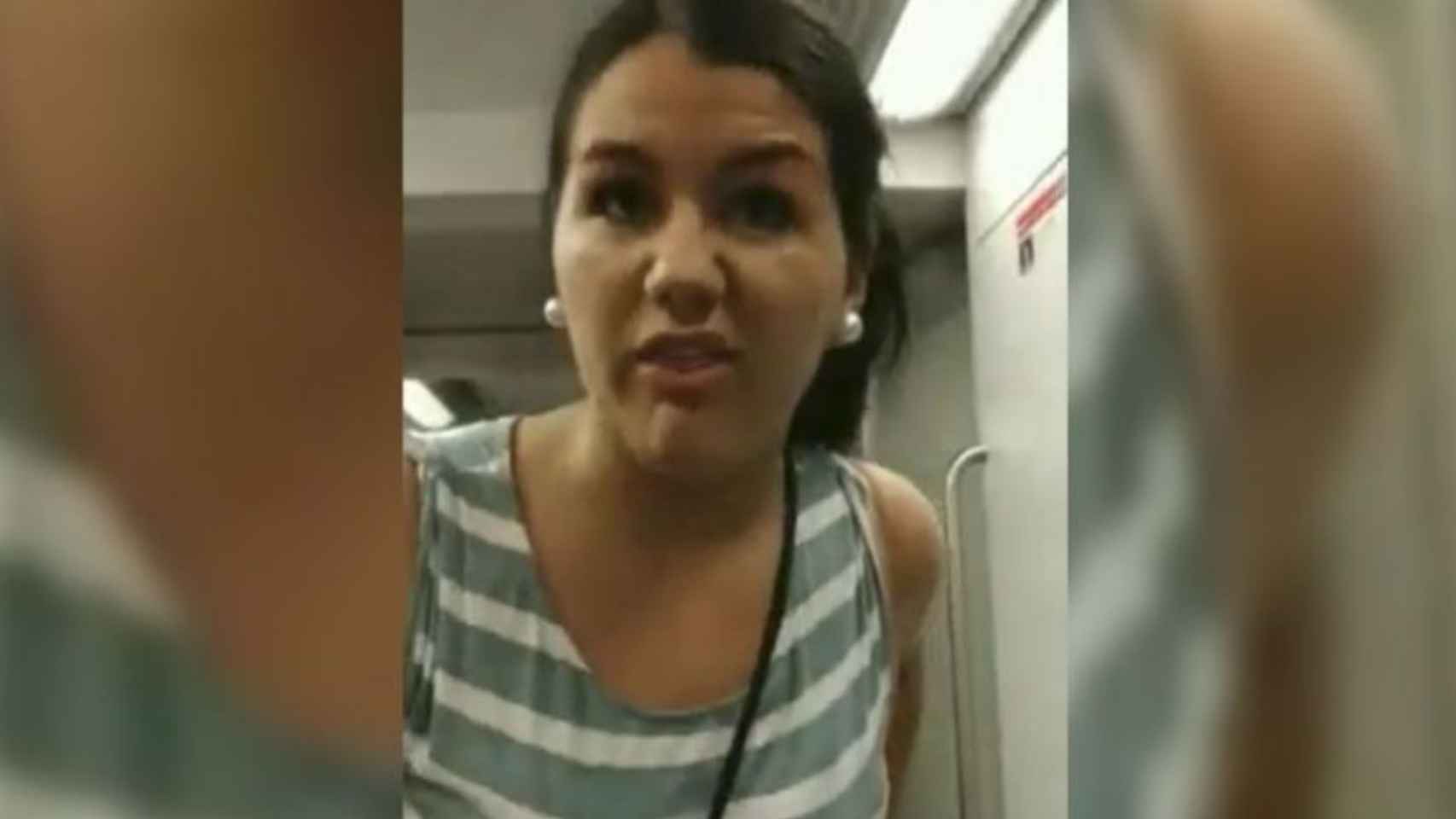 La mujer que increpó a otras dos, por ser lesbianas, en el metro de Barcelona / TWITTER