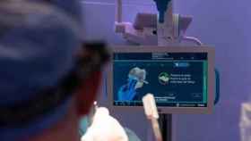 Intervención de cirugía robótica de rodilla en el Hospital Clínic / EP