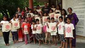 Miembros de la Fundación Cien Vidas, que ayuda a los niños de la India contagiados de VIH