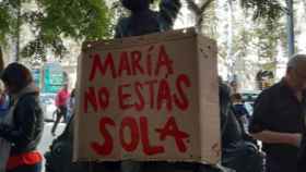 Protestas para apoyar a la madre ante el consulado de Uruguay en Barcelona / TWITTER