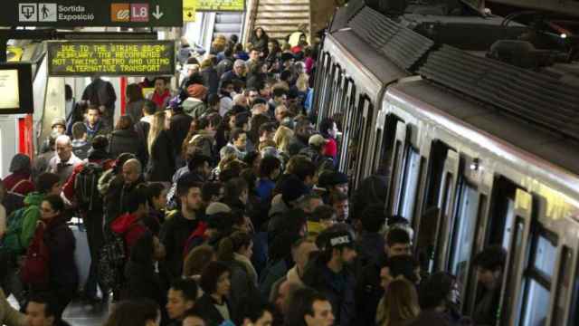 Fotografía del Metro de Barcelona en una jornada de huelga con afectaciones al transporte / EFE