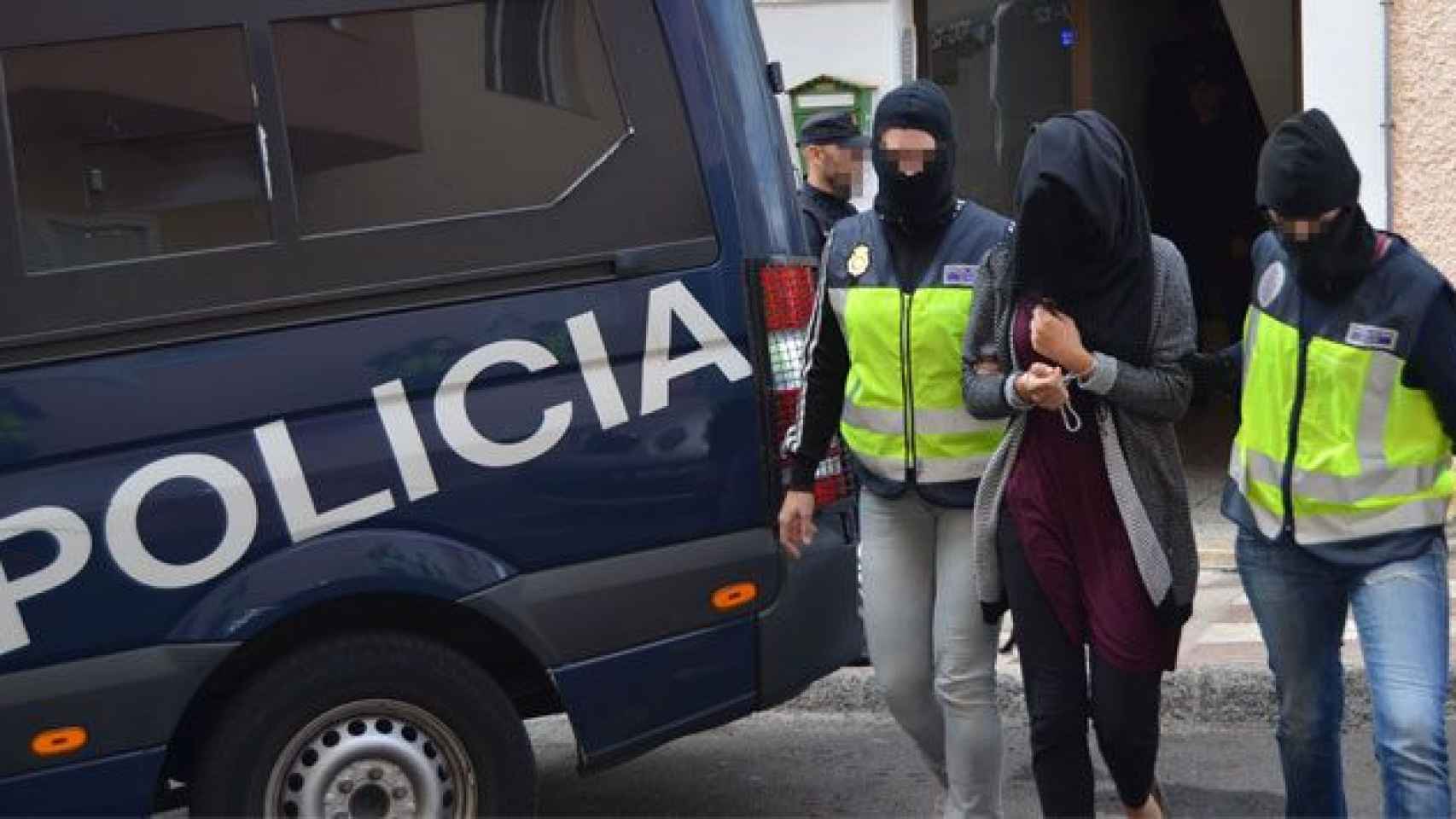 Imagen de una operación contra el yihadismo de la Policía Nacional en Cataluña / EFE