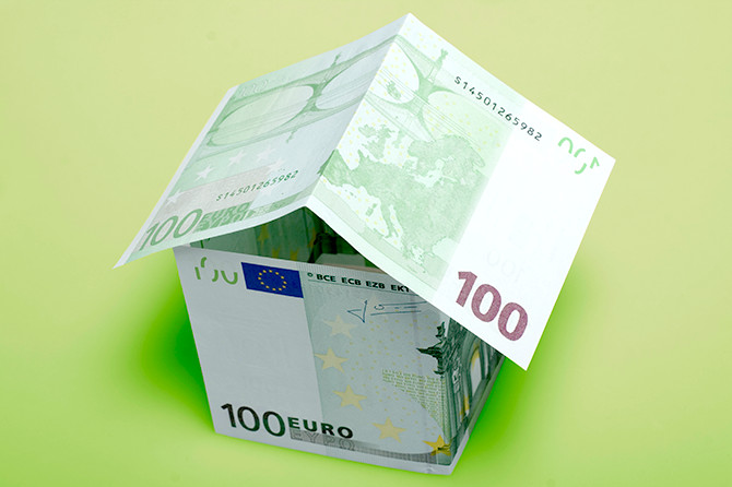 Casa de billetes de 100 euros / CG