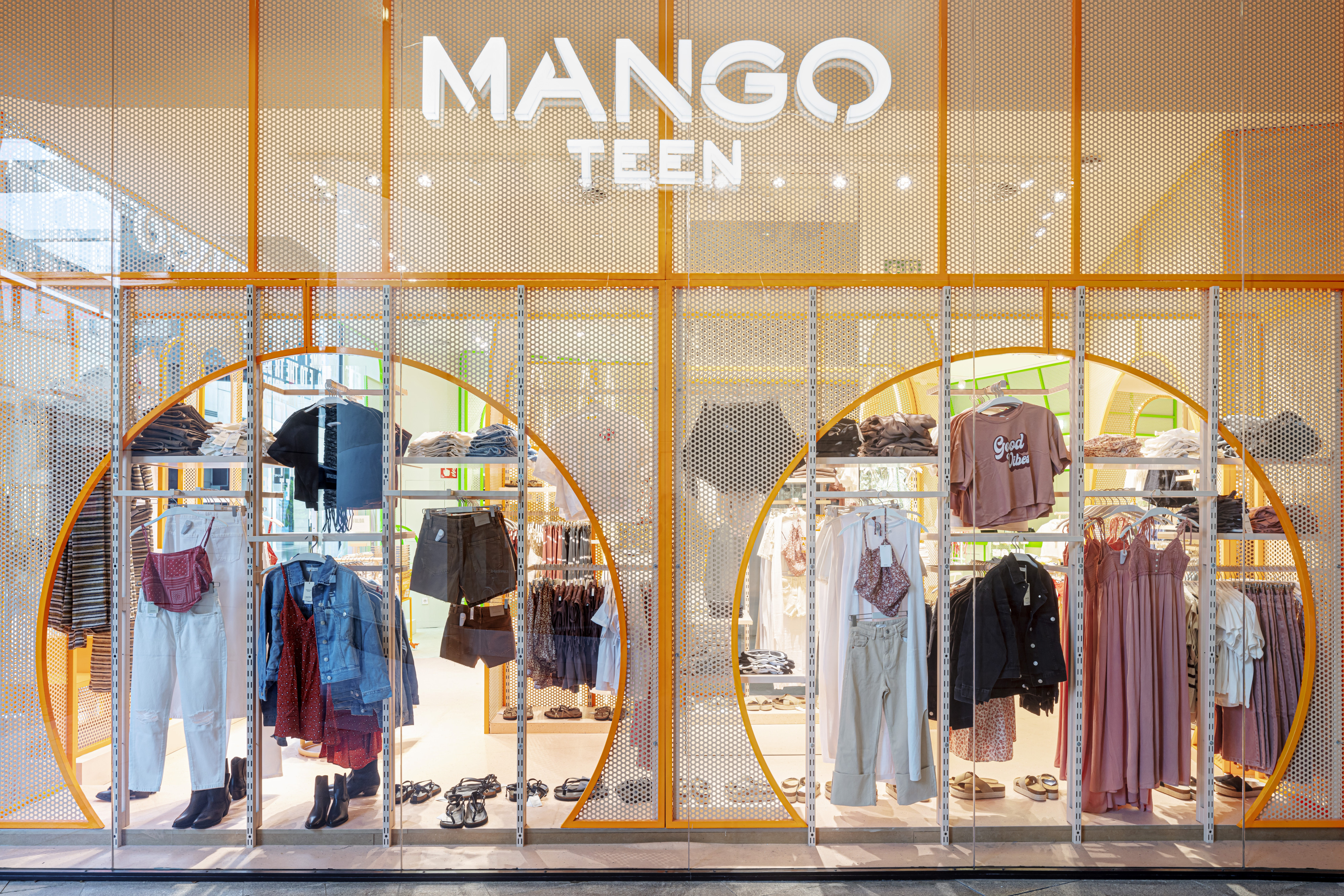 Una de las tiendas de Mango Teen, con ropa exclusiva para el colectivo de jóvenes y adolescentes / MANGO