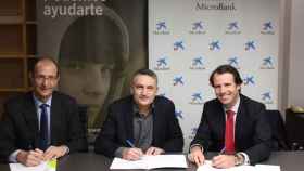 Firma del acuerdo de Ita Salud Mental y Microbank