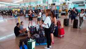 Colas en el aeropuerto de El Prat de Barcelona por la huelga del personal de tierra de Iberia / EFE