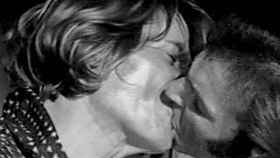 El beso del spaguetti-western 'El Puro se sienta, espera y dispara' (1971) / CG