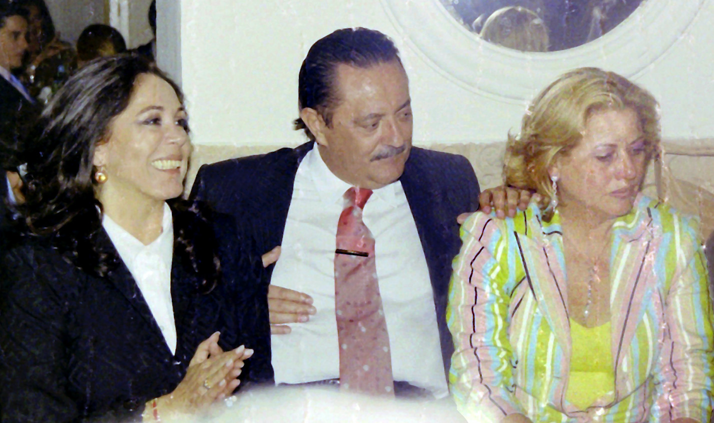 Isabel Pantoja, Julián Muñoz y Mayte Zaldívar en Marbella en el año 2003 / GTRES