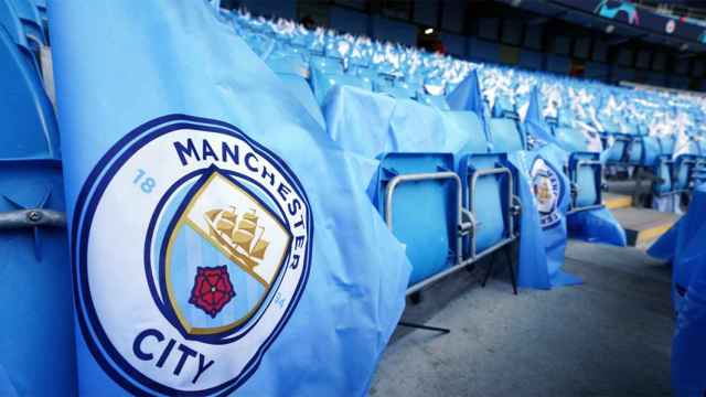Las gradas del Etihad Stadium, decoradas con banderas del Manchester City / REDES