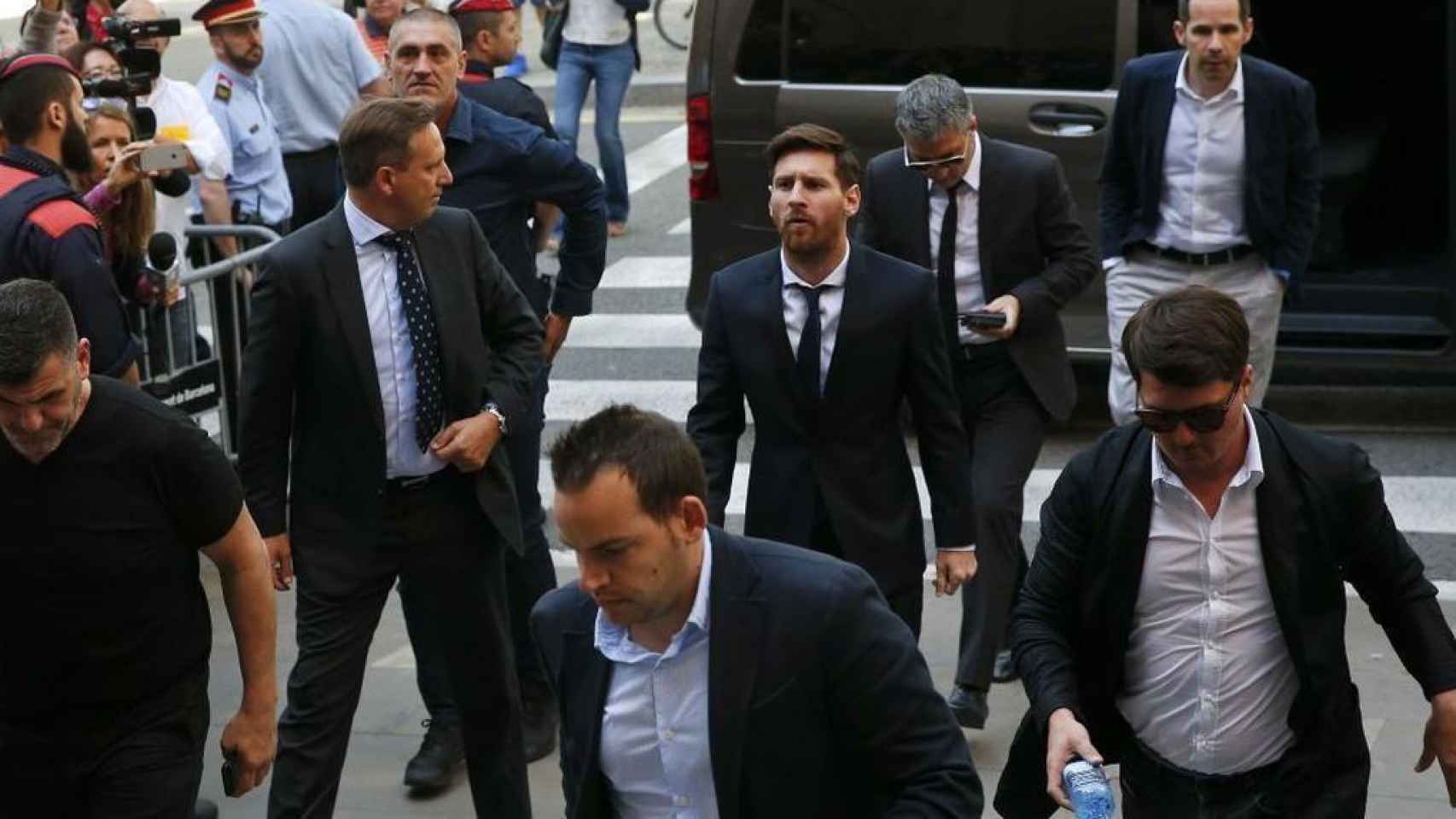 Una foto de Leo Messi llegando a los juzgados de Barcelona / EFE