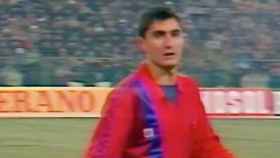 Ernesto Valverde en su debut en el Barça de Johan Cruyff