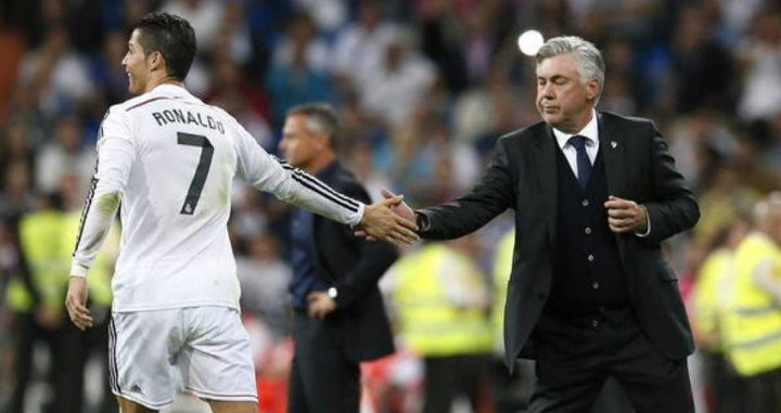 Cristiano Ronaldo y Carlo Ancelotti, en un partido del Madrid / EFE