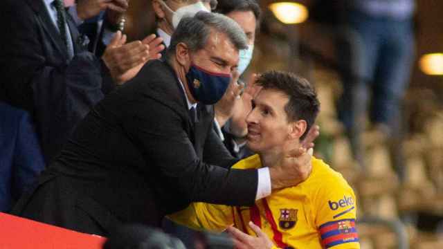 Messi y Joan Laporta, en una imagen de archivo tras ganar el Barça la Copa del Rey de 2021 / REDES