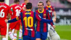 Messi y Griezmann celebrando el gol contra el Granada / FC Barcelona