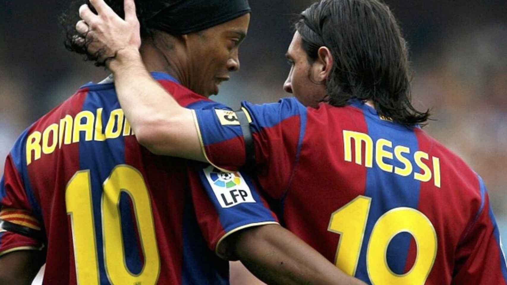 Ronaldinho y Messi celebran un gol con el Barça / EFE