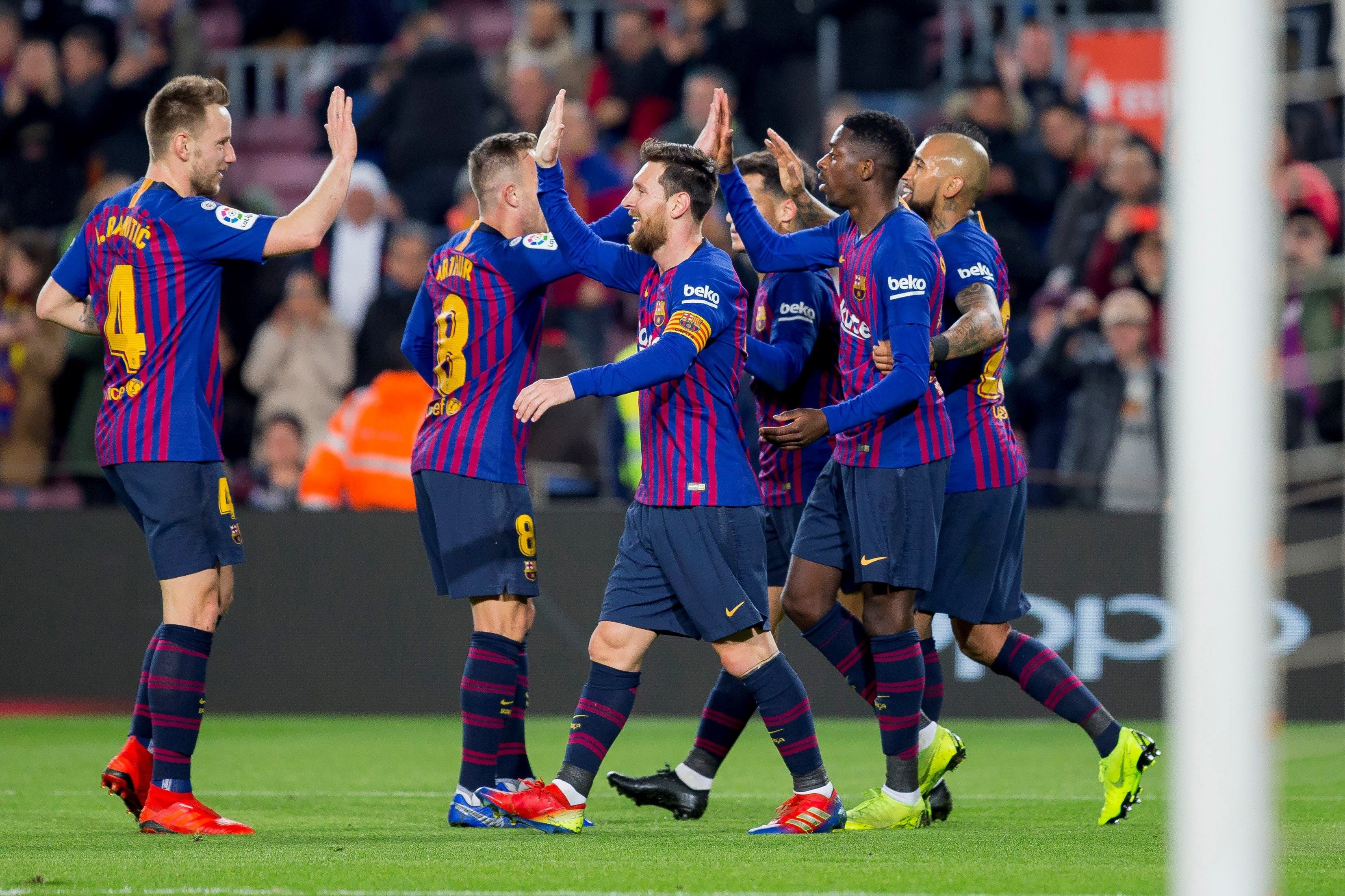 Los jugadores del Barça celebran un gol frente al Levante en la vuelta de octavos de la Copa del Rey / EFE